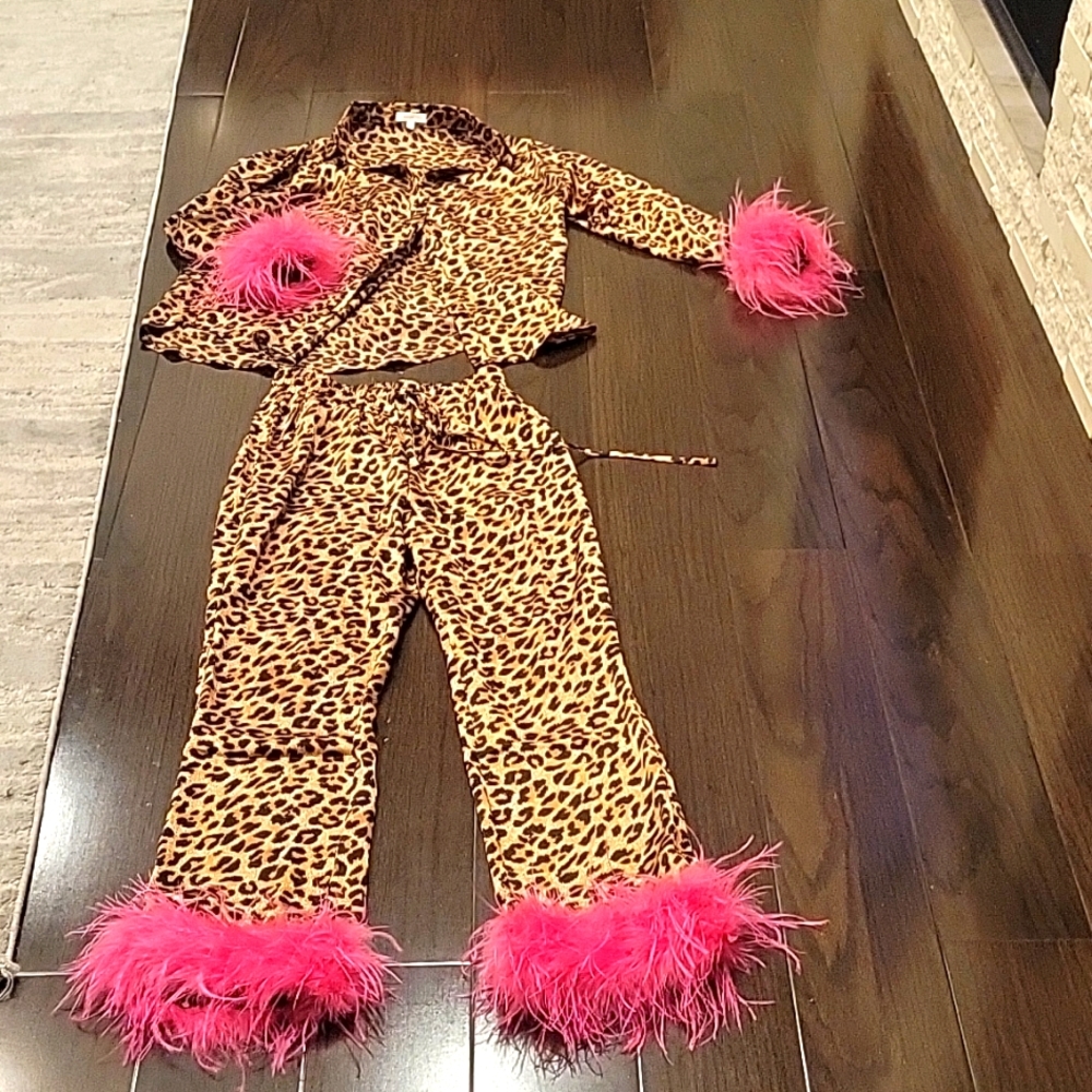 Outfit pents shirt leopard homecoming size s